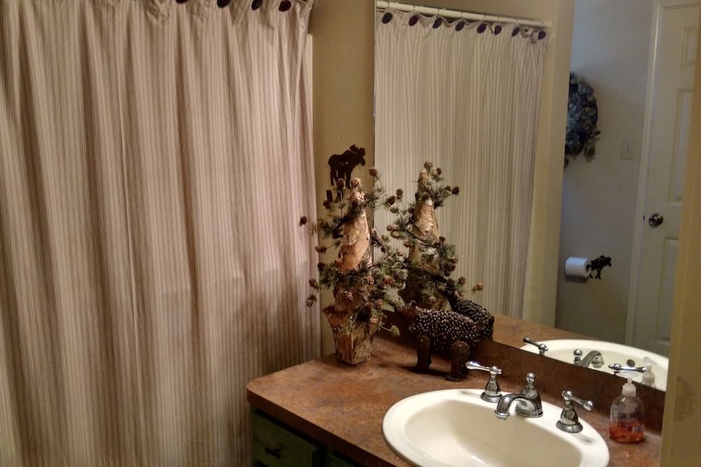 Photo of Bathroom in Holly Lake Ranch
