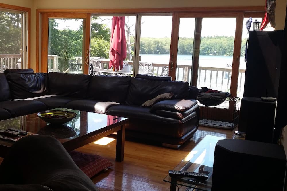 Photo of Livingroom in Mashpee