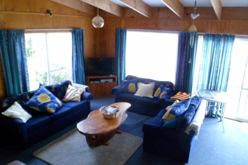 Photo of Livingroom in Amodeo Bay