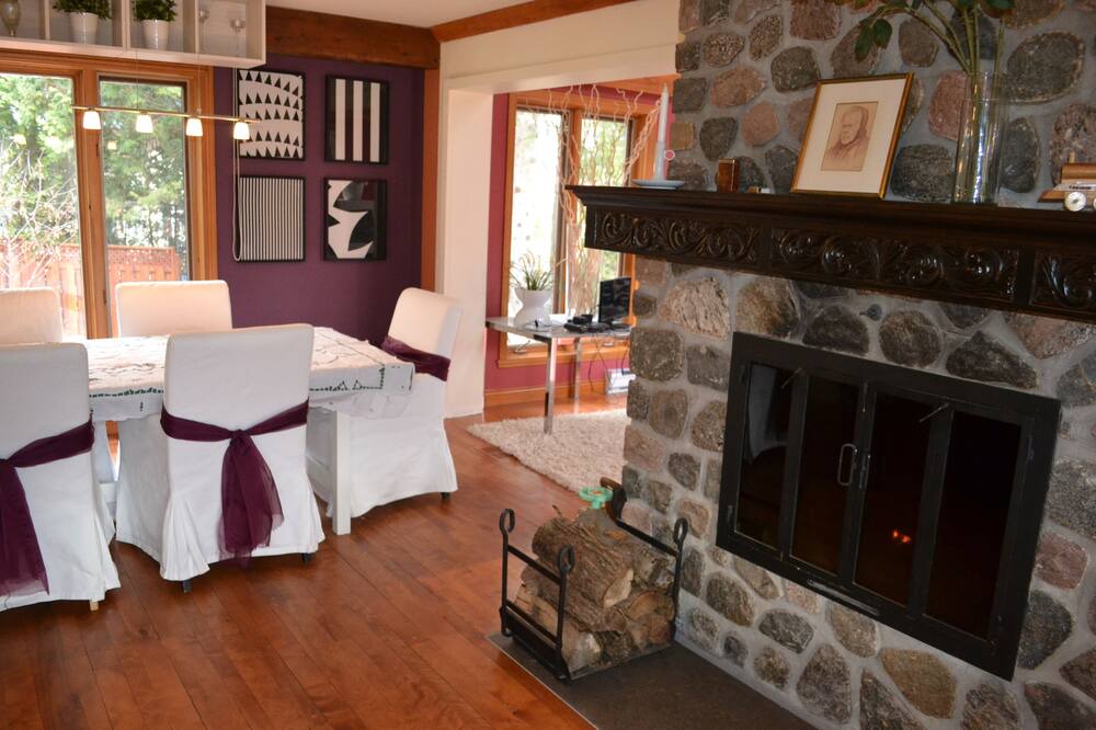 Photo of Livingroom in Saint-Sauveur