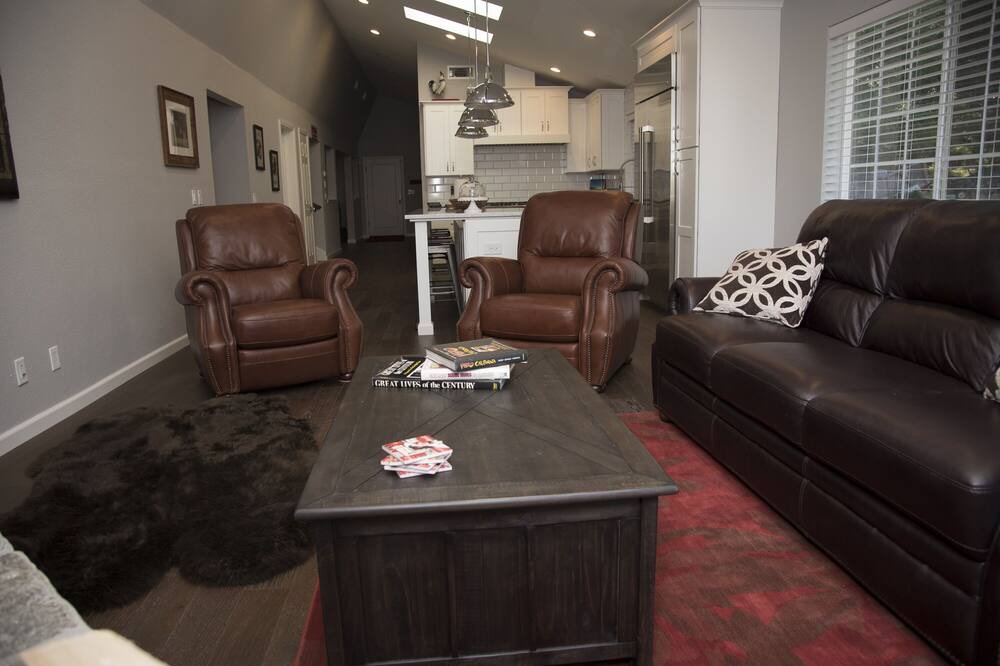 Photo of Livingroom in Nevada City