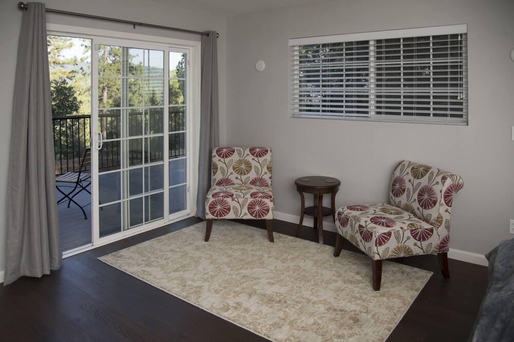 Photo of Livingroom in Nevada City