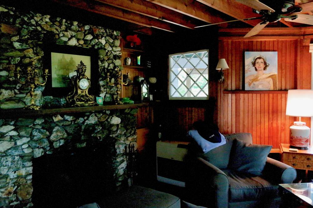 Photo of Livingroom in Portland