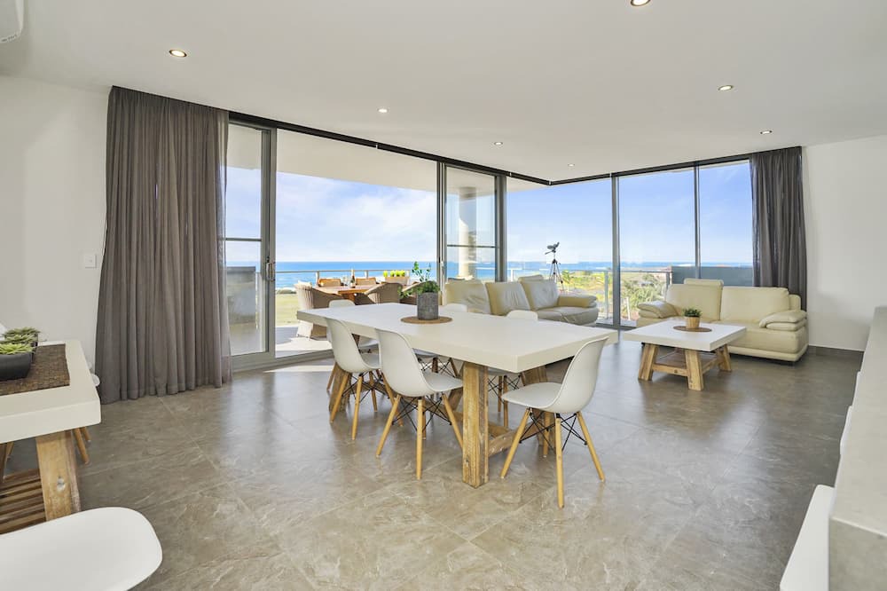 Photo of Livingroom in Caves Beach