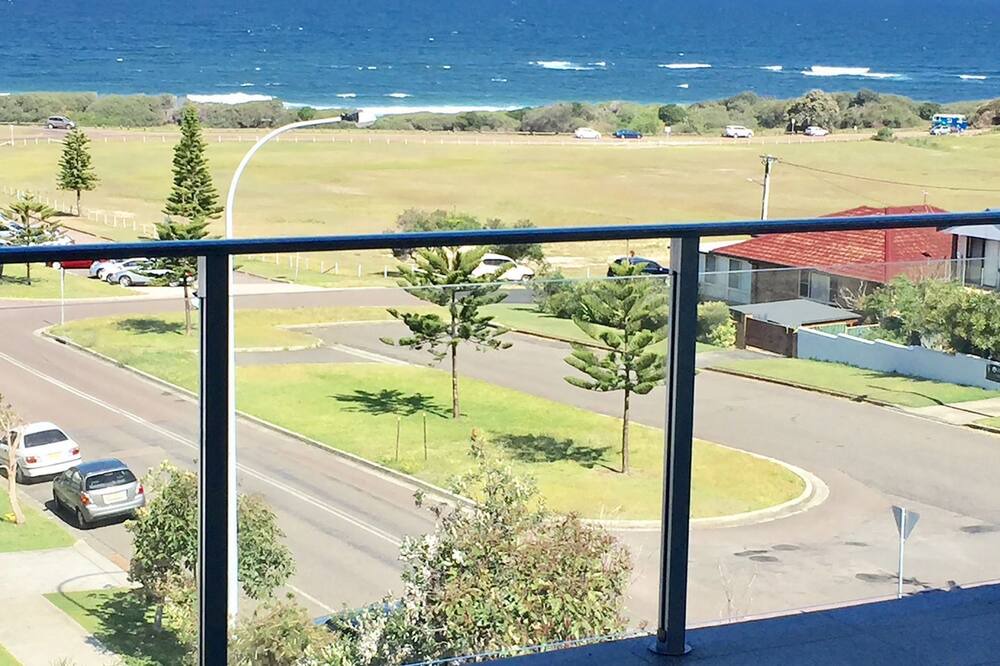 Photo of Patio Balcony in Caves Beach