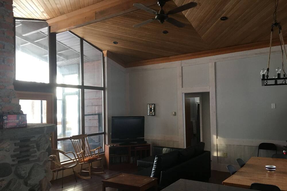 Photo of Livingroom in Tiny