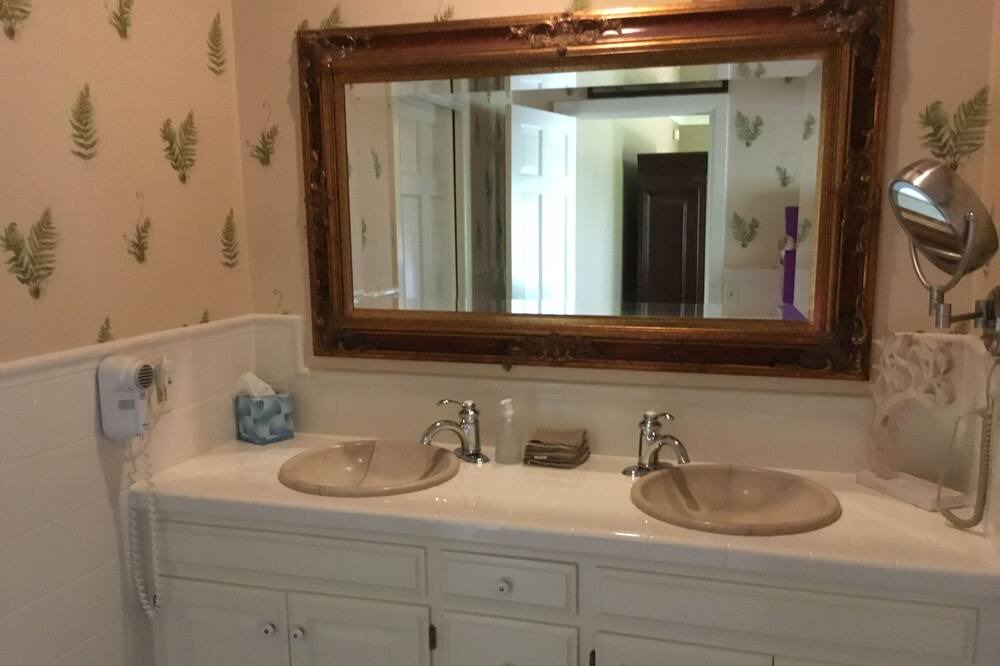 Photo of Bathroom in Morrilton