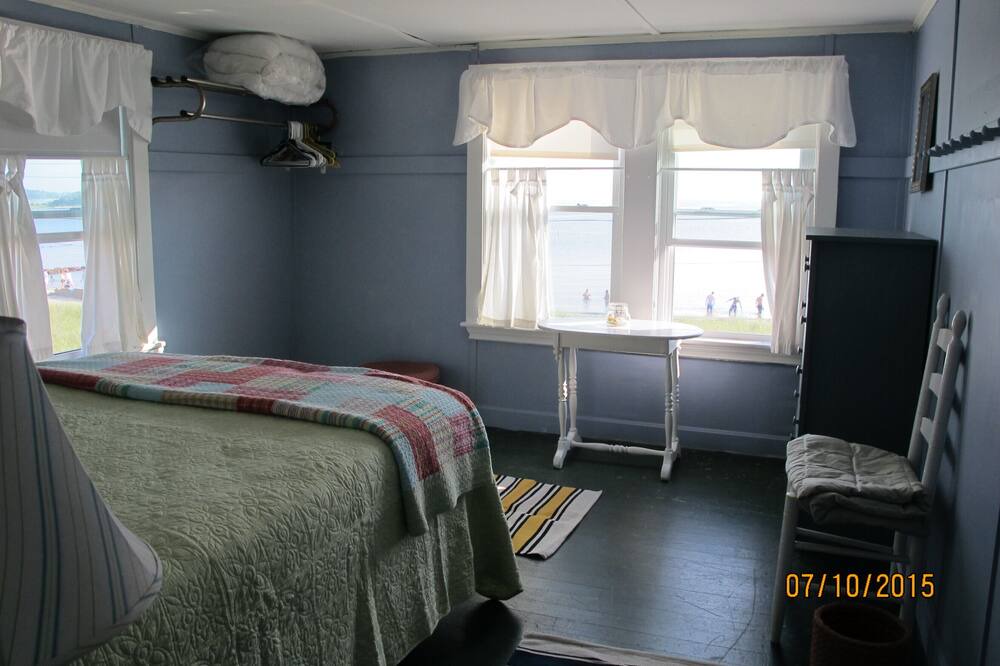 Photo of Bedroom in Silver Beach
