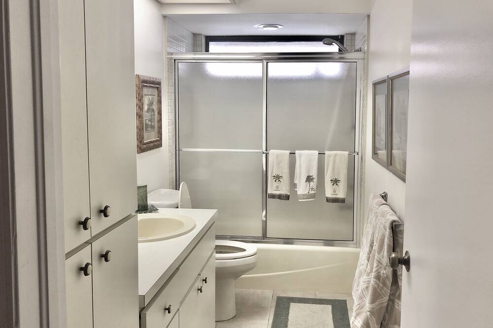 Photo of Bathroom in Landmark Estates