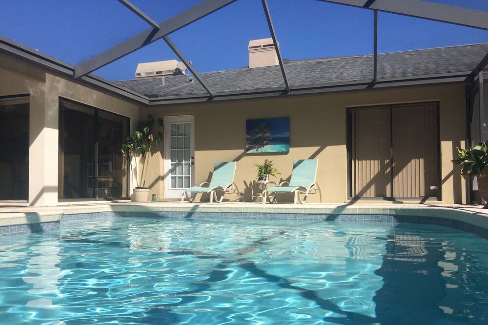 Photo of Outdoor in Landmark Estates