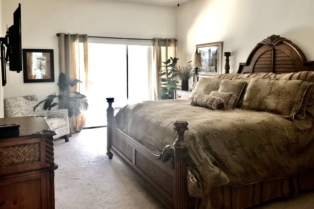 Photo of Bedroom in Landmark Estates