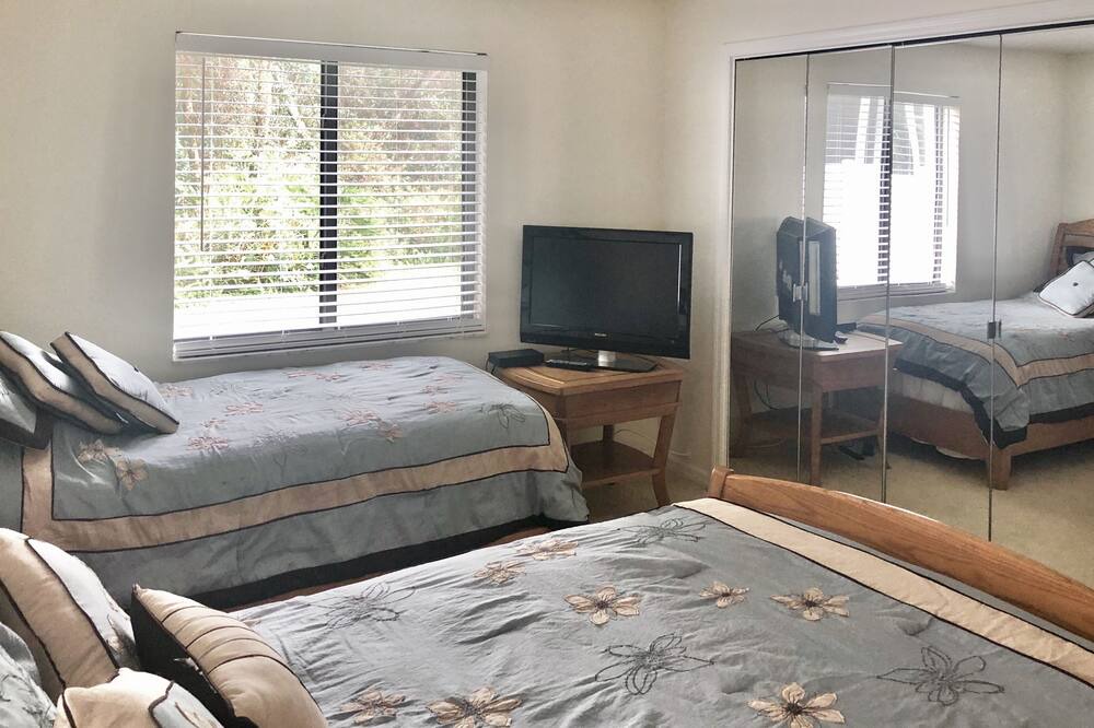 Photo of Bedroom in Landmark Estates