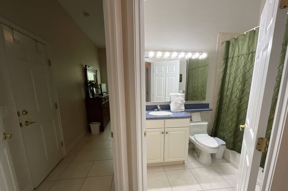 Photo of Bathroom in Ridgewood Lakes