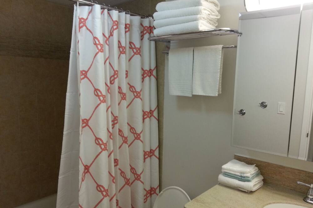Photo of Bathroom in McCully - Moiliili