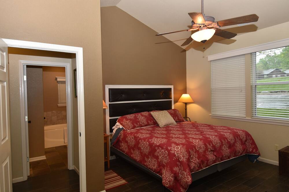 Photo of Bedroom in Camdenton
