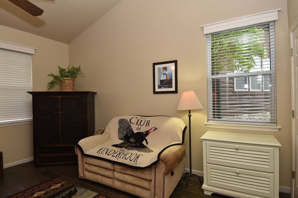 Photo of Livingroom in Camdenton
