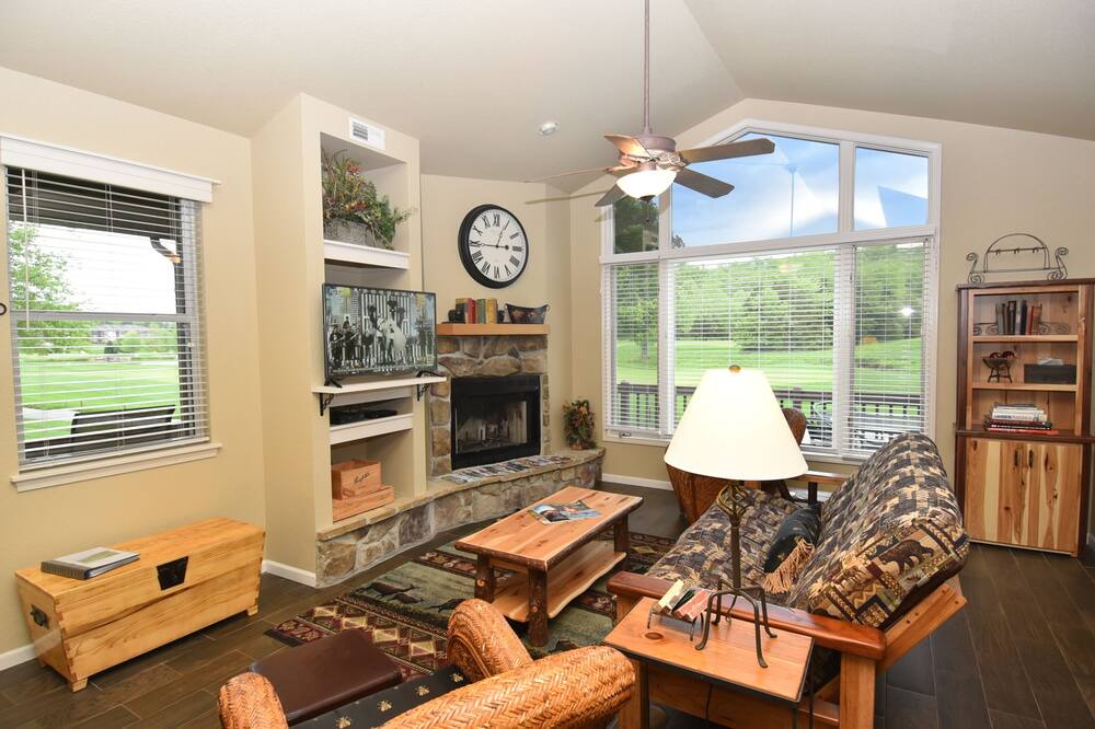 Photo of Livingroom in Camdenton