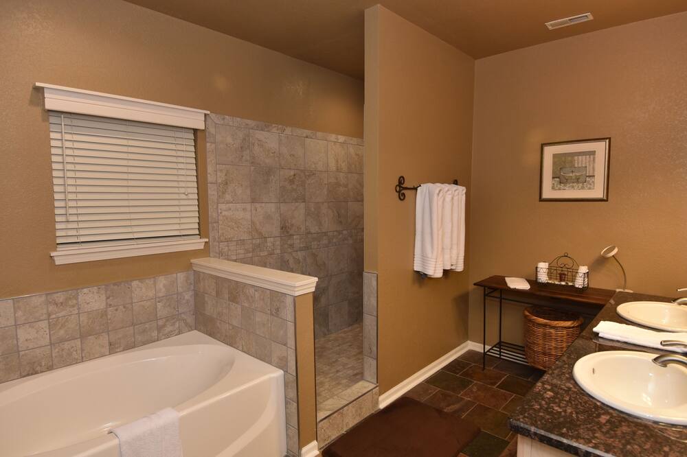 Photo of Bathroom in Camdenton
