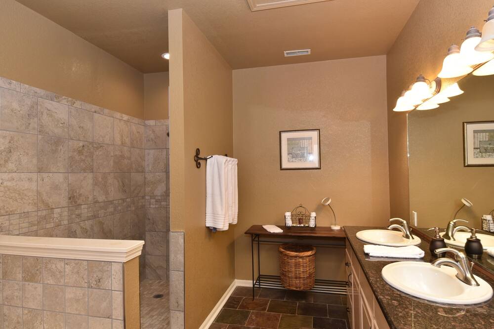 Photo of Bathroom in Camdenton