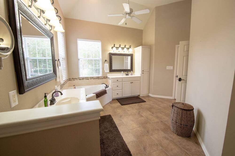 Photo of Bathroom in Lake Dallas