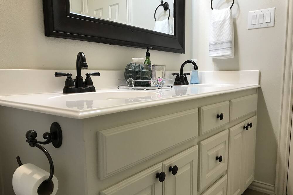Photo of Bathroom in Lake Dallas