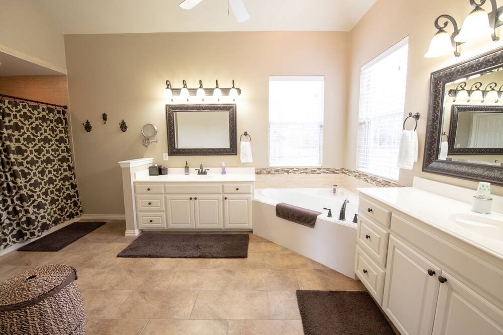Photo of Bathroom in Lake Dallas