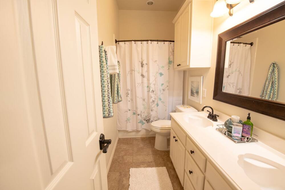 Photo of Bathroom in Lake Dallas