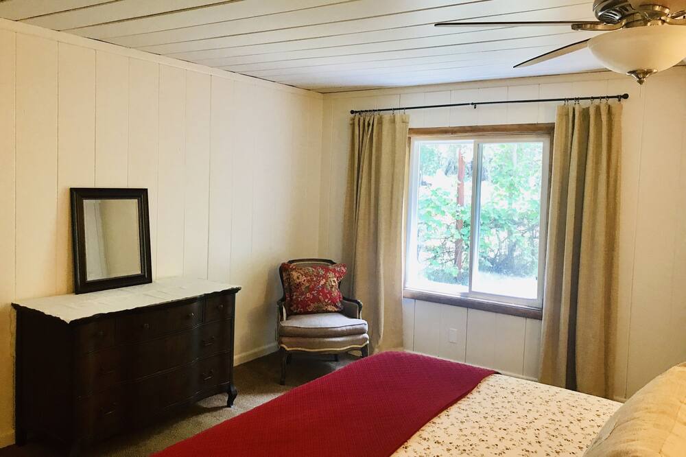 Photo of Bedroom in Lotus