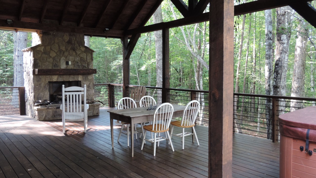 Photo of Patio Balcony in McCaysville