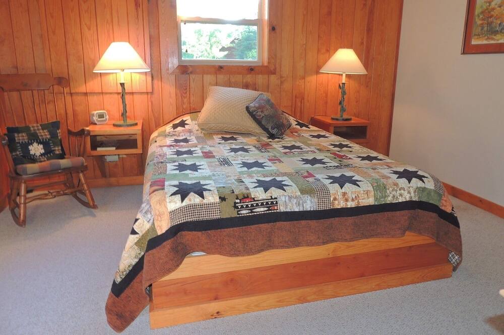 Photo of Bedroom in Grand Marais