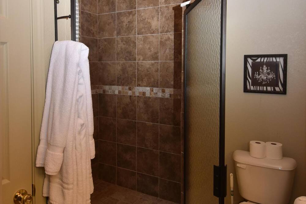 Photo of Bathroom in Camdenton
