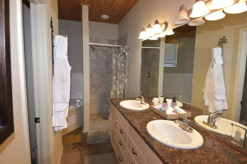 Photo of Bathroom in Camdenton