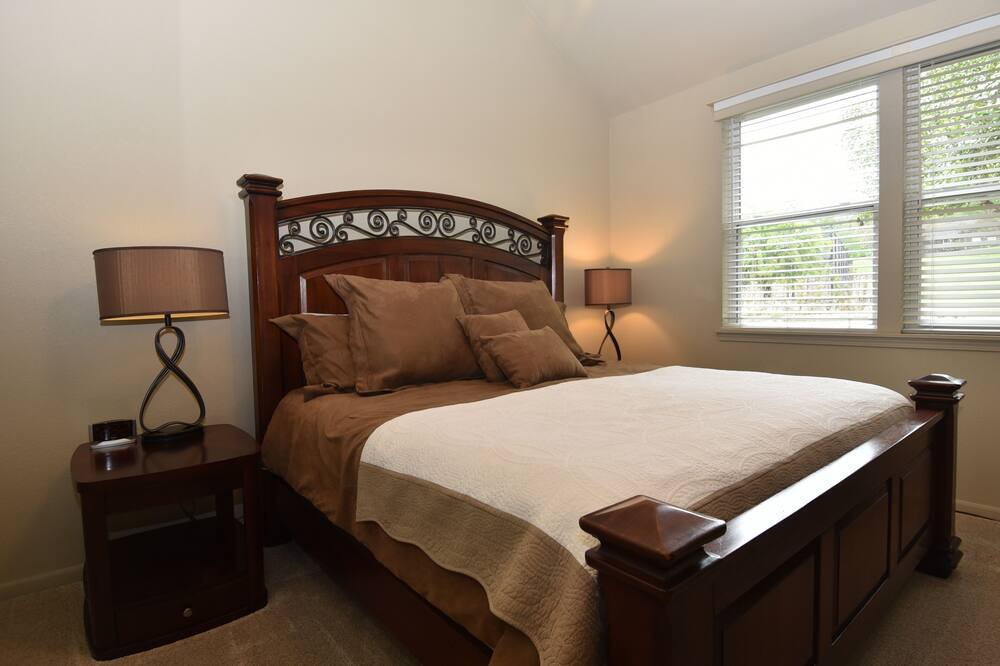 Photo of Bedroom in Camdenton