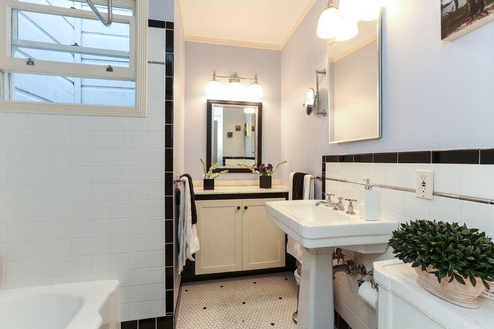 Photo of Bathroom in Dolores Heights