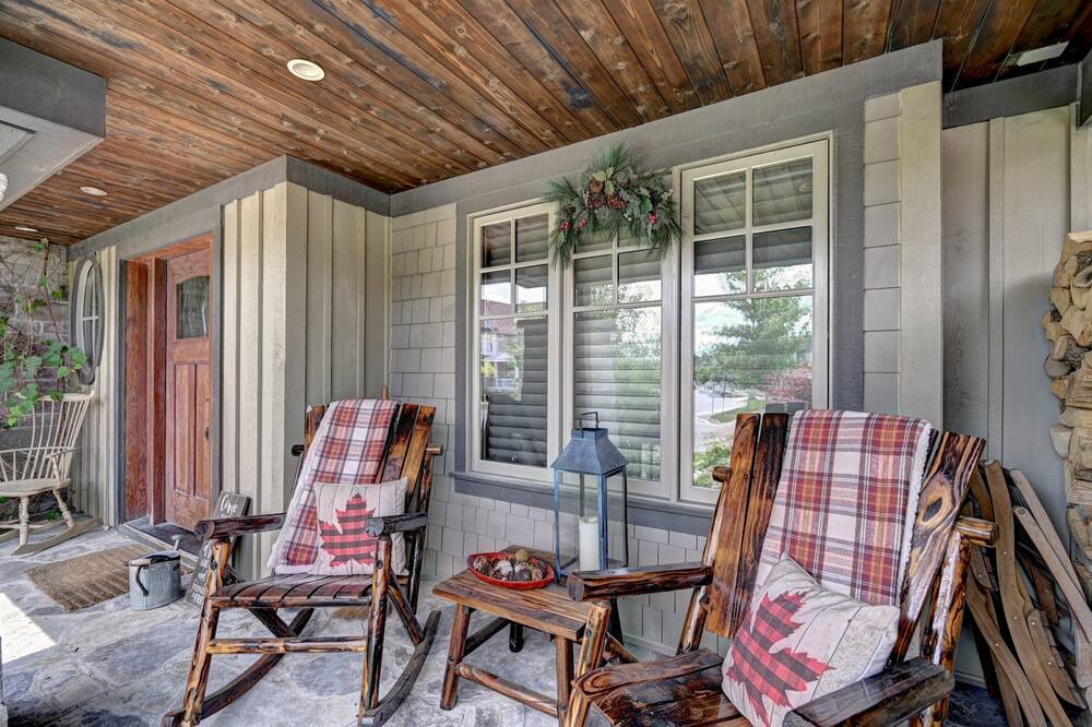 Photo of Patio Balcony in Grand River South