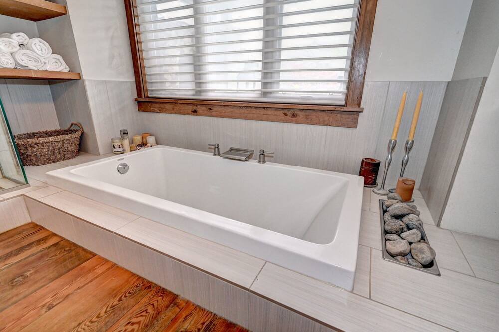 Photo of Bathroom in Grand River South