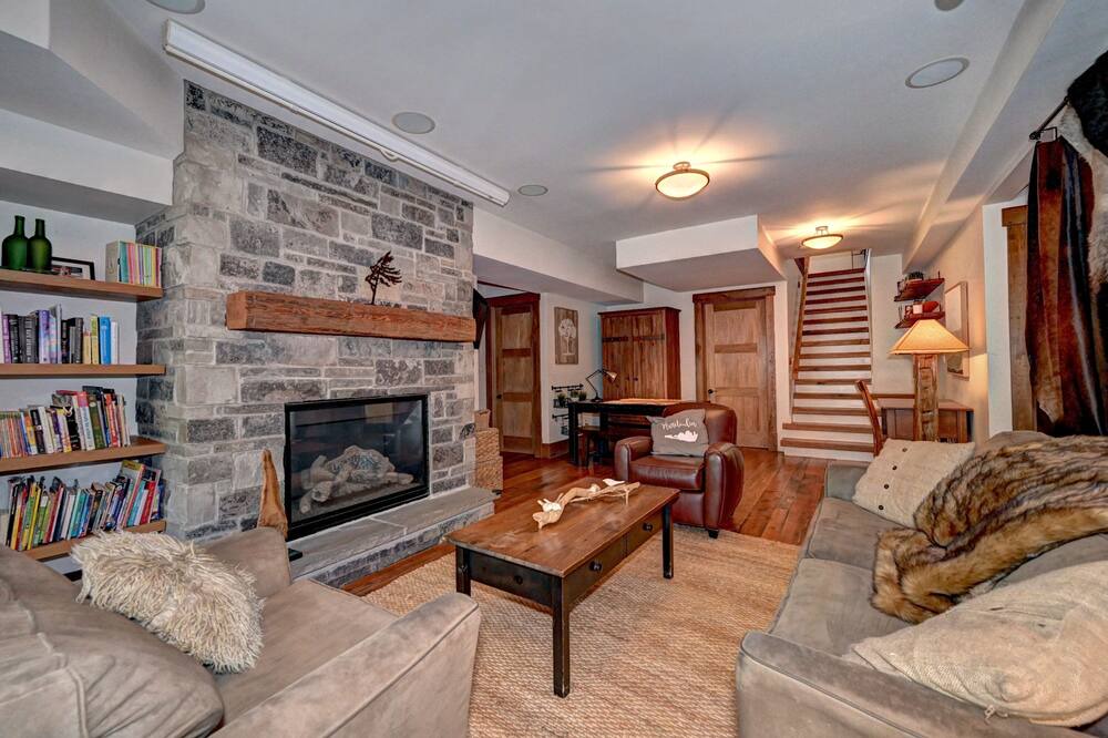 Photo of Livingroom in Grand River South