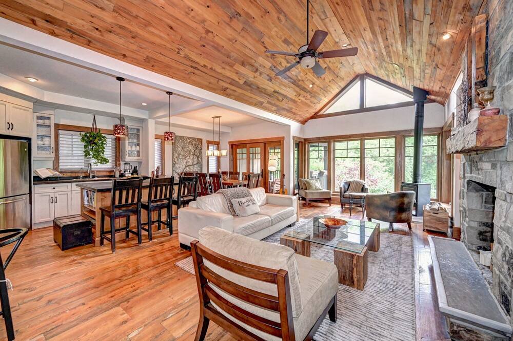 Photo of Livingroom in Grand River South