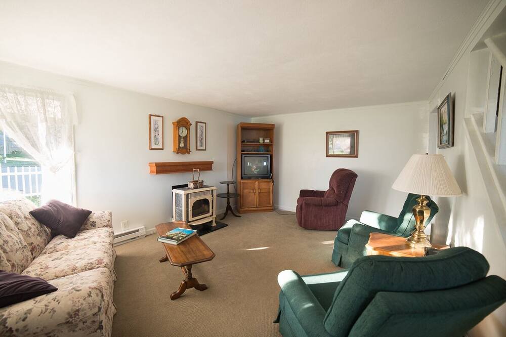 Photo of Livingroom in Beaver Island
