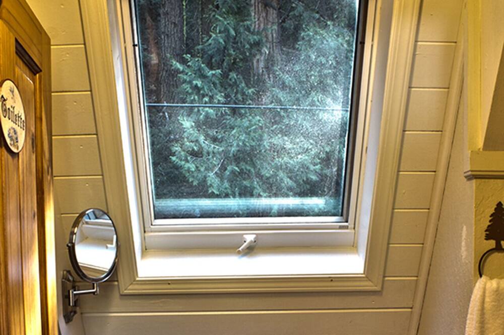 Photo of Bathroom in Strawberry