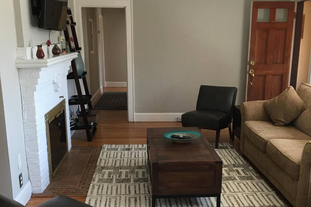 Photo of Livingroom in Corey Hill