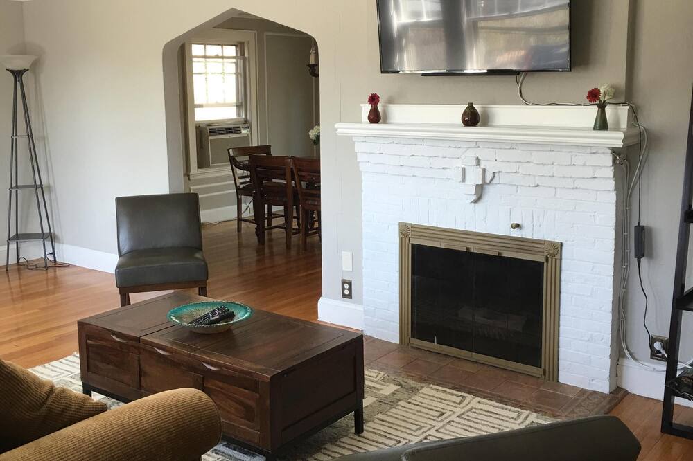 Photo of Livingroom in Corey Hill