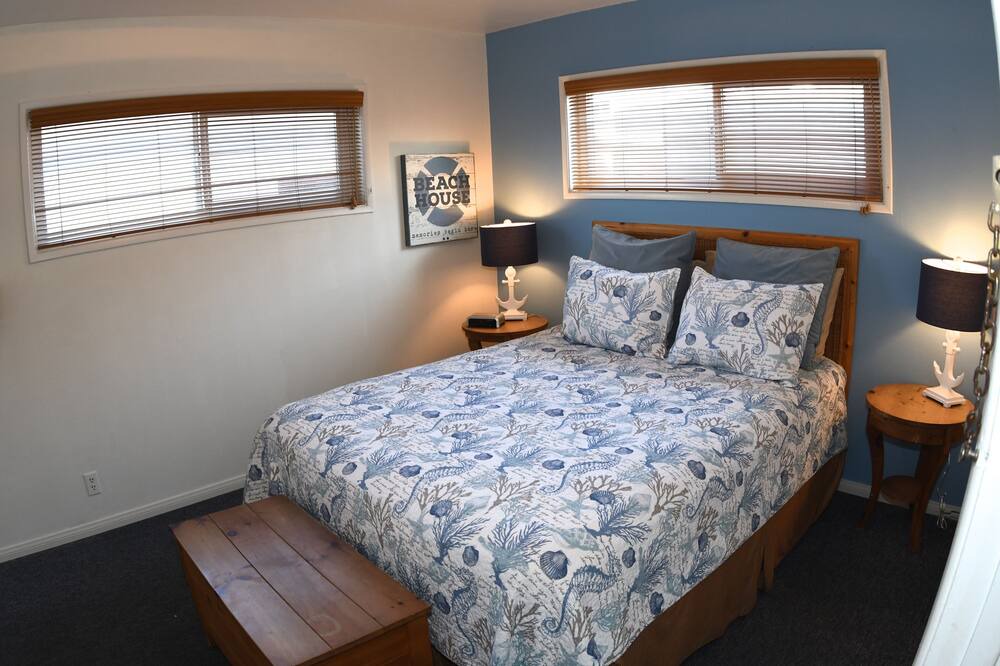 Photo of Bedroom in South Mission Beach