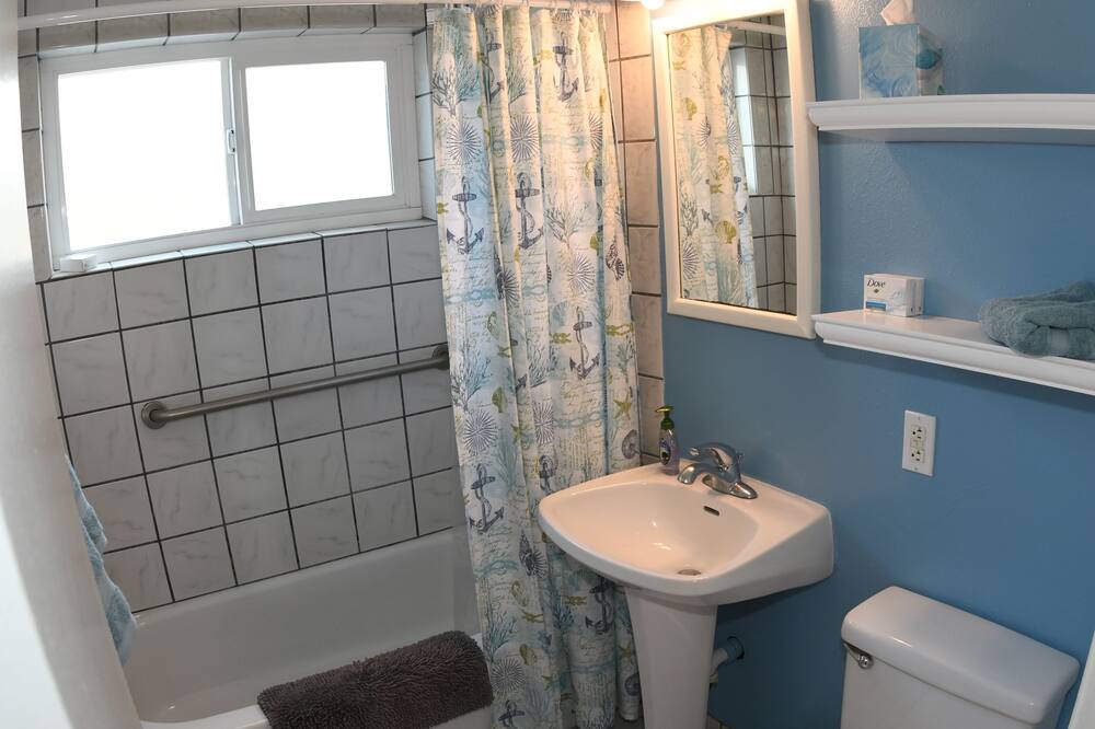 Photo of Bathroom in South Mission Beach
