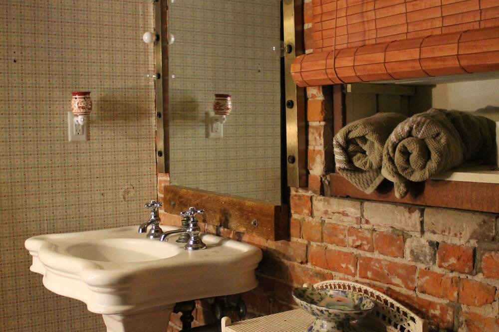Photo of Bathroom in Washington