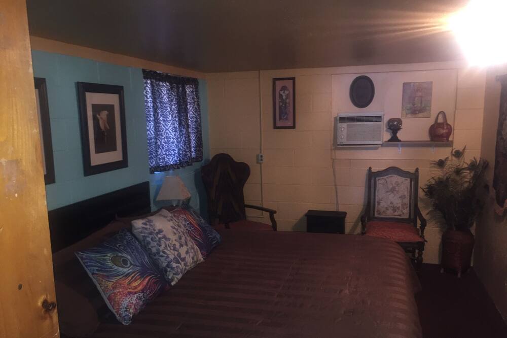 Photo of Bedroom in Clearlake