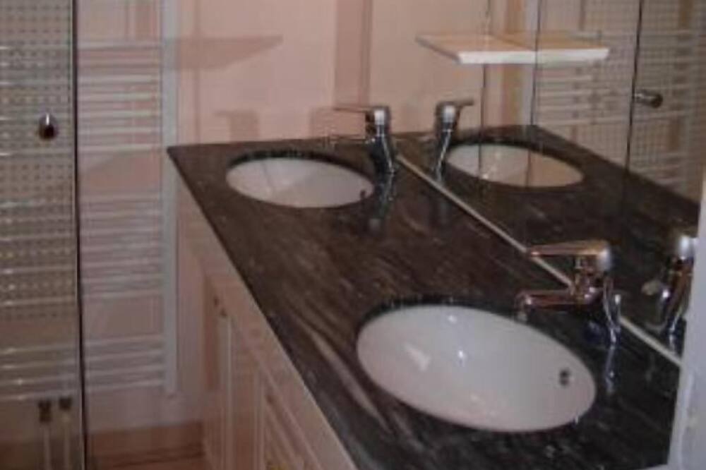 Photo of Bathroom in Blaignac