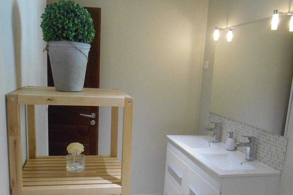 Photo of Bathroom in Pougy