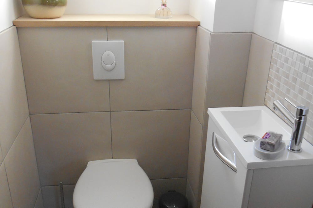 Photo of Bathroom in Pougy