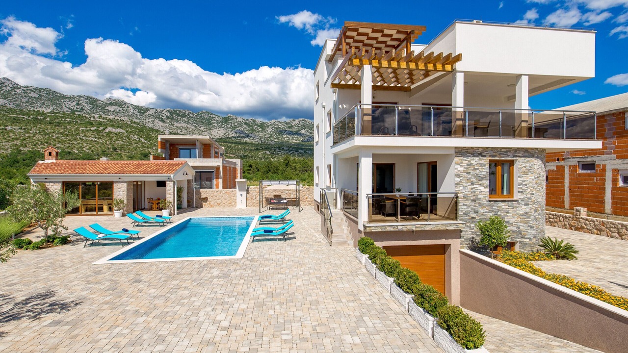 Photo of Outdoor in Seline
